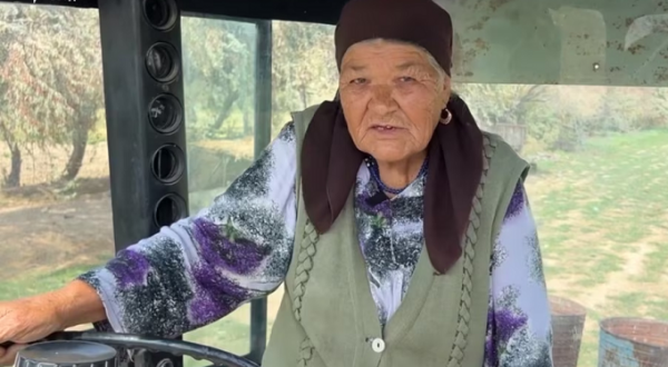 72-летняя трактористка из района Носири Хусрав: 40 лет за баранкой сельхозтехники