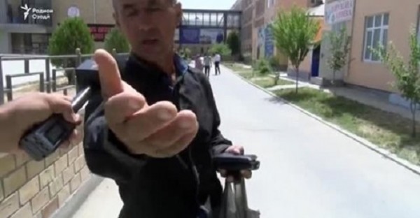 Роды в такси. В Кулябе машину с роженицей не пропустили в роддом