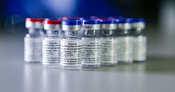 Врач назвал тех, кому нельзя прививаться от COVID-19