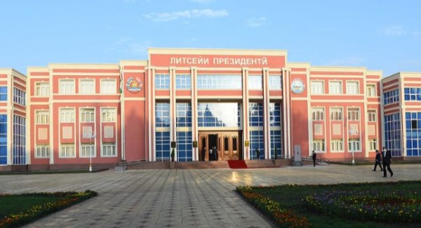 Эмомали Рахмон сдал в эксплуатацию новый дополнительный корпус и общежитие Президентского лицея для одаренных детей в Душанбе
