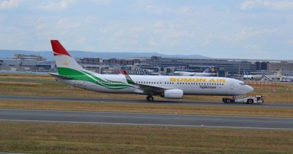 Спецрейс Somon Air привез из Алматы в Душанбе 182 таджикистанца