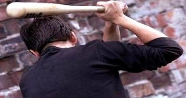 В Деваштиче хозяин дома избил своего гостя деревянной битой