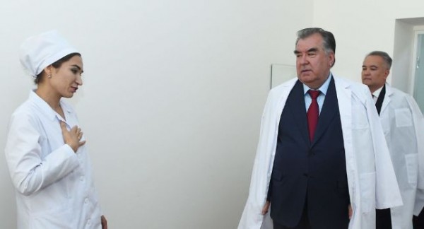 Семь причин: активисты просят Эмомали Рахмона построить в Худжанде медицинский вуз