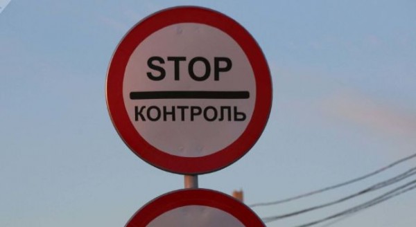 Таджикистанцы, застрявшие в Казахстане, ожидают возвращения домой на границе