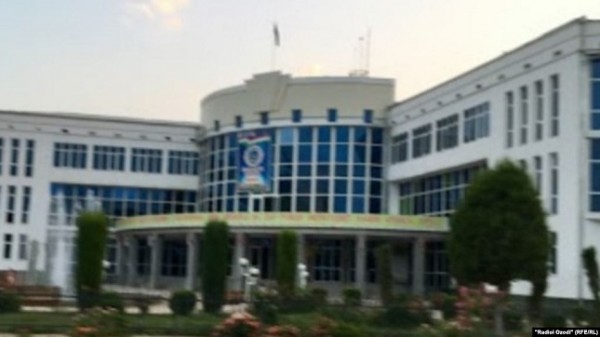 Житель Куляба совершил самоподжог у здания финансового управления