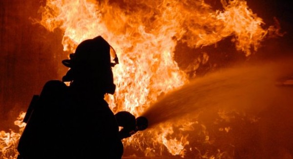 На рынке Шахритуса в Хатлонской области от пожара пострадали 12 продмагазинов и точки продажи с/х продукции