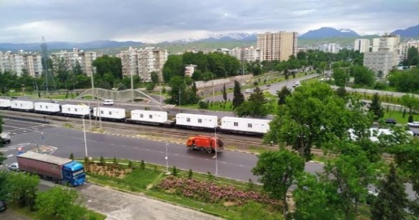 В Душанбе развернут мобильный госпиталь, доставленный из Узбекистана