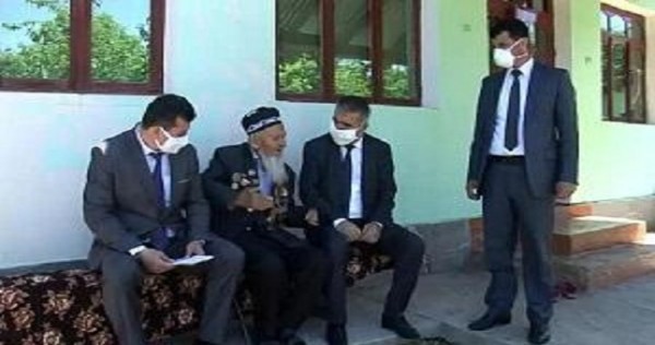 Ветеранов Второй мировой войны в Кулябе поздравили с Днём Победы