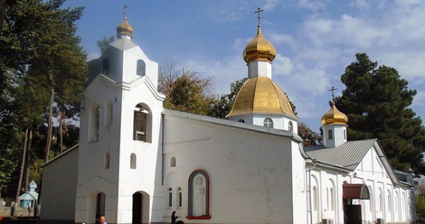 Немусульмане в Таджикистане временно воздержатся от посещения храмов