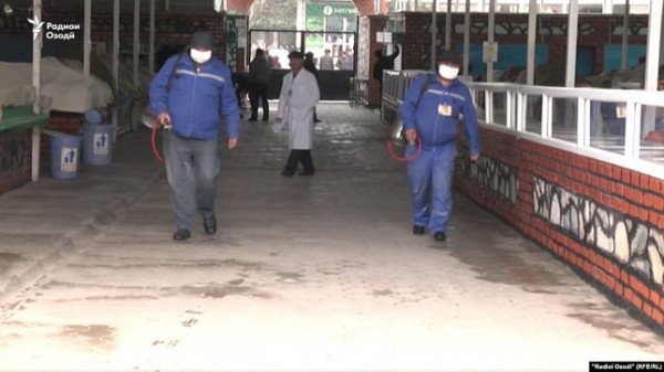 Власти Душанбе приступили к масштабной дезинфекции города