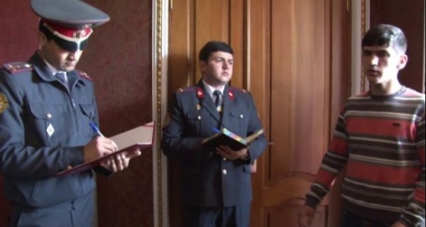 В Душанбе мужчина взял в заложники ребенка и потребовал $25 тыс.
