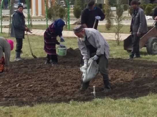 С наступлением весны в ГБАО стартовали массовые субботники