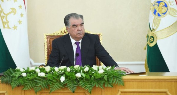 Эмомали Рахмон поручил увеличить посев картофеля в Таджикистане из-за коронавируса