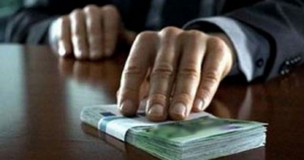 В Таджикистане глава сельского джамоата района Дж.Балхи подозревается в получении взятки