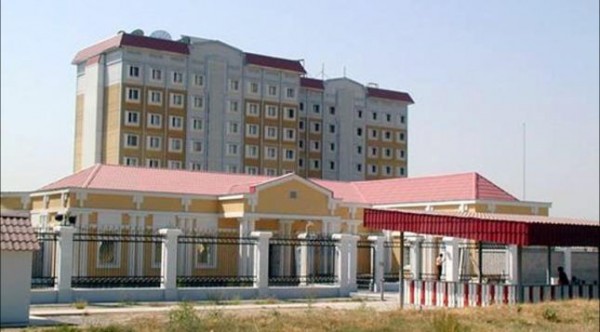 Россияне, находящиеся в Таджикистане, могут обратиться в Посольство РФ за помощью в возвращении на родину