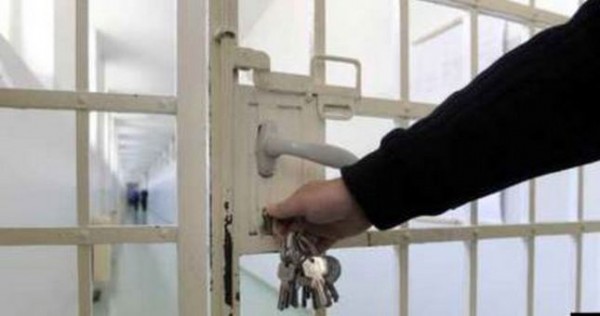 Житель Худжанда тяжело ранил родного отца