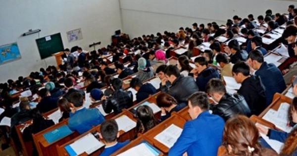 В стране не будут продлевать весенние каникулы в школах и вузах