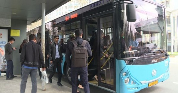 В Душанбе дезинфицируют общественный транспорт