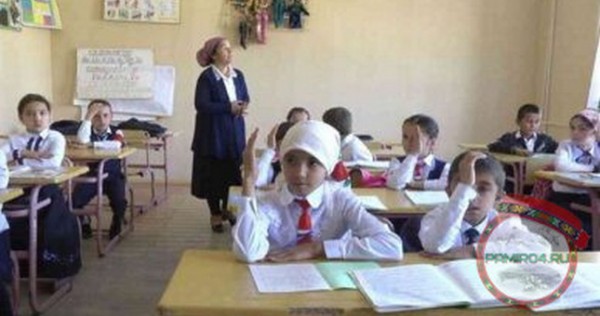Трудовые мигранты, находящиеся в России, помогают школьникам Шугнана изучать языки