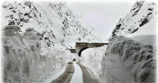 На дорогах Таджикистана сохраняется лавиноопасность