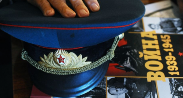 Военнослужащие 201-й РВБ поздравили ветеранов с Днем защитника Отечества