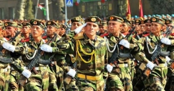 Президент принял участие в военном параде