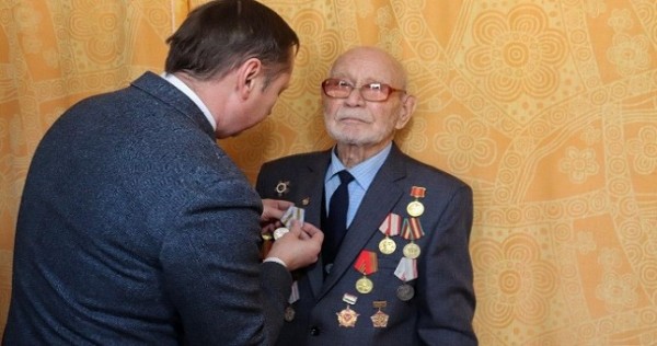 Ветераны войны из Таджикистана награждены юбилейными медалями «75 лет Победы в Великой Отечественной войне 1941-1945 гг.» от имени Президента России