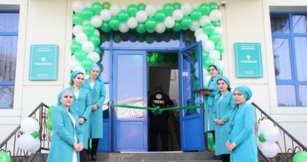Власти Таджикистана разрешили сотрудницам «Тавхидбанка» носить мусульманские платки