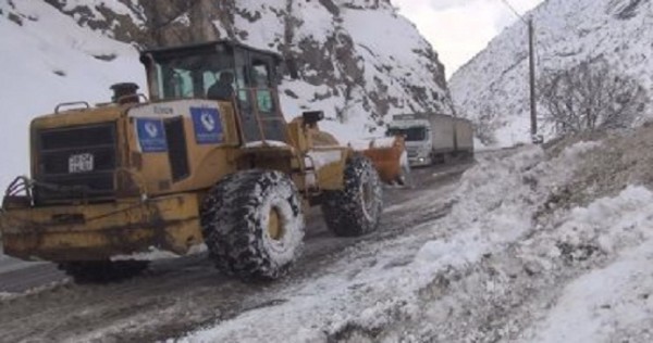 В Таджикистане на автодороге Душанбе-Худжанд эвакуированы более 100 человек
