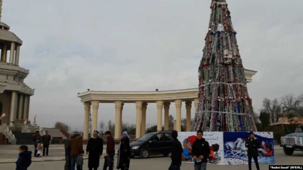 Жителя Куляба задержали за попытку поджога новогодней елки