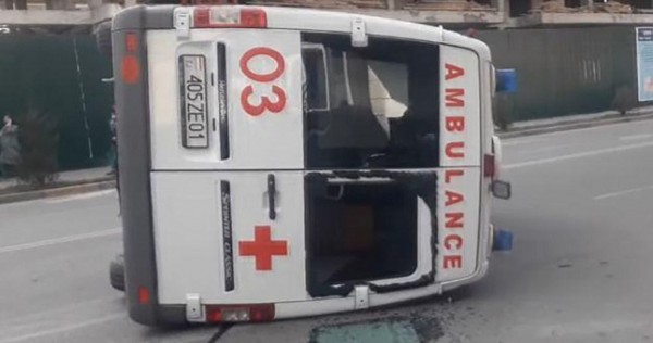 Найден водитель, из-за которого перевернулась машина скорой помощи в Душанбе