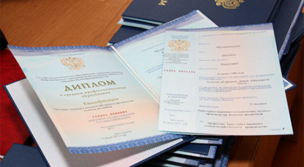 Поступить в ВУЗ, оплатить учебу, получить диплом, чтобы стать мигрантом