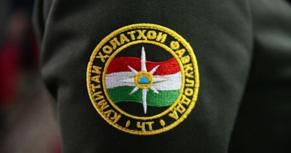 Спасатели КЧС Таджикистана помогли деблокировать двери двух квартир
