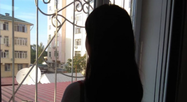 "Поплатился за искренний поцелуй ученицы". Учитель лицея в Нуреке приговорен к 17,5 годам тюрьмы