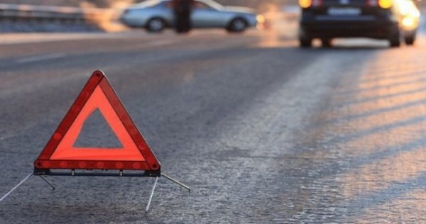 В Худжанде автомобиль сбил трех пешеходов