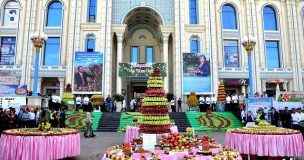 Сегодня в торговом комплексе «Мехргон» впервые состоялся Праздник яблок