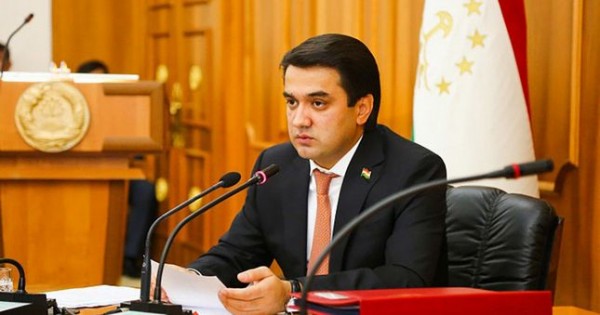 Рустам Эмомали потребовал от депутатов быть на связи с избирателями