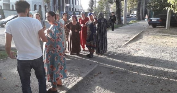 Жители центра Душанбе выразили протест действиям застройщика