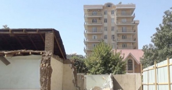 В центре Душанбе застройщик начал рушить жилье без выплаты компенсаций