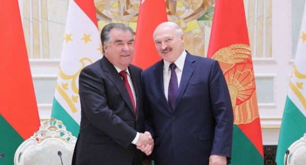 Лукашенко пожелал народу братского Таджикистана мира и процветания