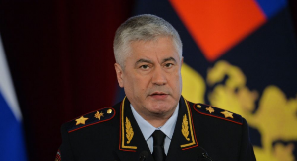 Колокольцев поручил проверить видео нападения на таджикского мигранта в РФ