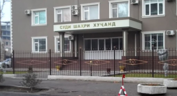Суд над "свидетелем Иеговы": "праздник времен огнепоклонничества" и "пришествие Христа"