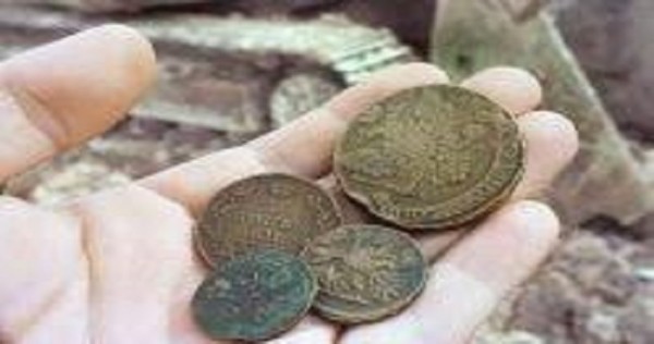 Житель Шахринава пытался продать 34 «царские» золотые монеты