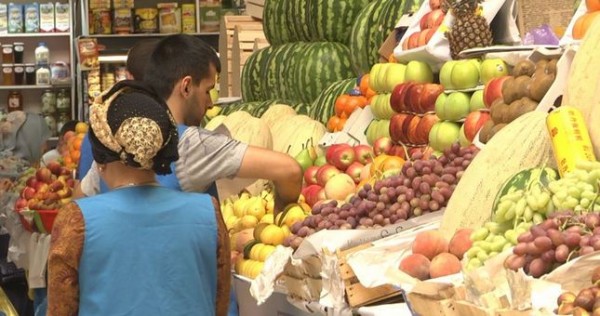 В Таджикистане вслед за долларом взлетели и цены на некоторые продукты