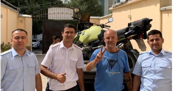 Таджикская туристическая милиция помогла двум попавшим в беду туристам