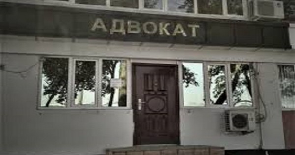 Адвокат утверждает, что ему сломали зуб за отказ подставить судью
