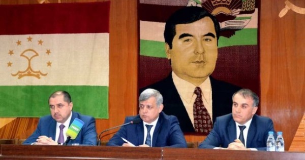 Экс-главу Tajik Air Рустама Холикова сняли с рейса Душанбе-Стамбул
