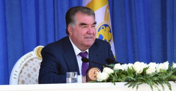 Эмомали Рахмон открыл в Бальджуване линию водоснабжения и новую дорогу
