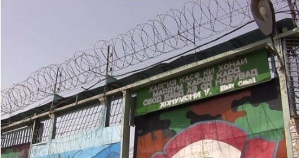В Таджикистане отравившихся заключенных похоронили при повышенных мерах безопасности