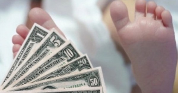 25-летняя жительница Муминабада продала своего ребенка за $111